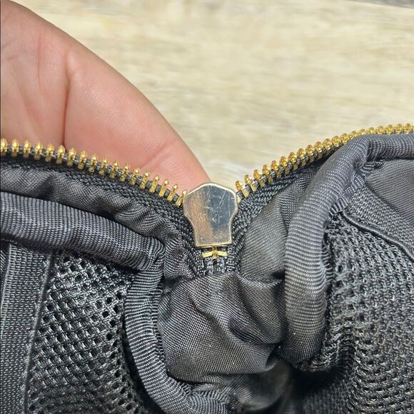 Lululemon Black Sherpa Belt Bag - Picture 4 of 9